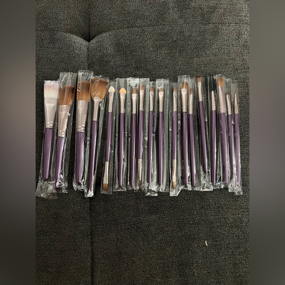 Purple make up brush set - 18 piece - Picture 1 of 5